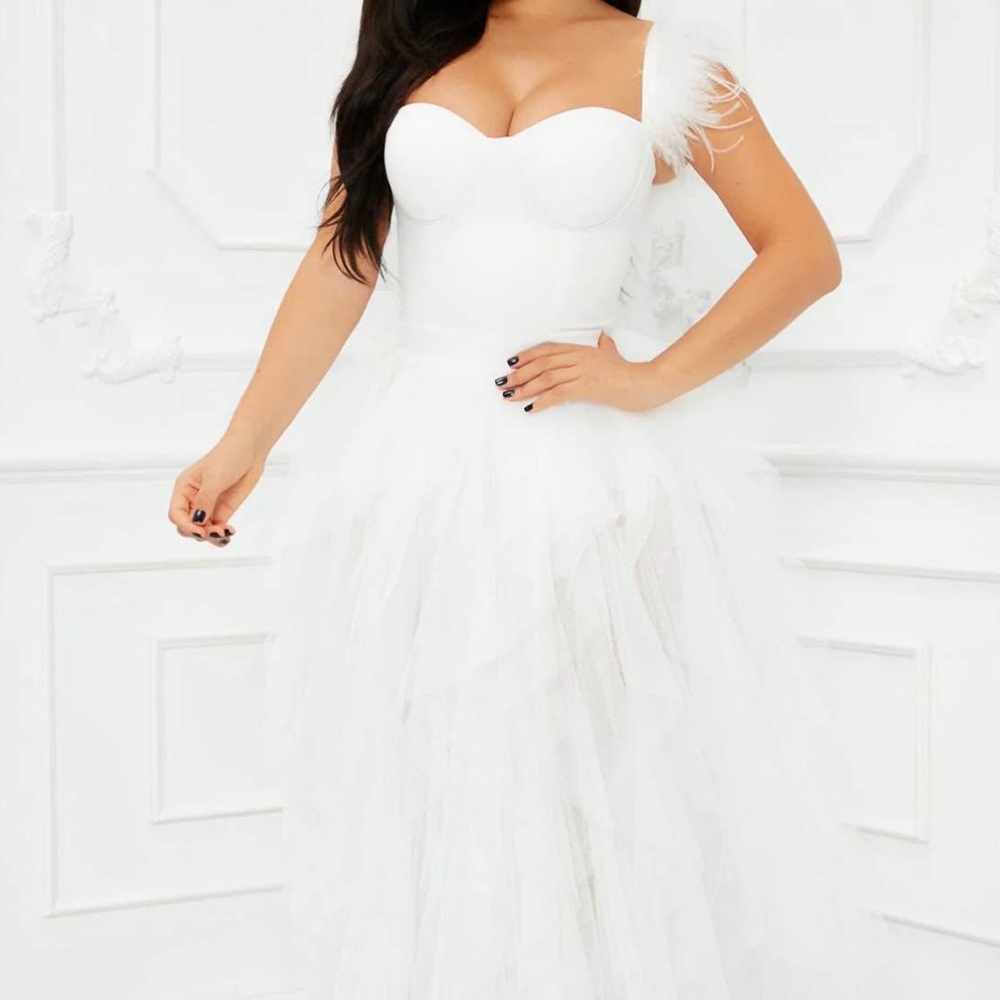 Elegant White Strapless Dress